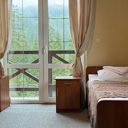Crocus Hotel Nagy-Mencsely Kültér fotó